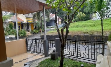 DISEWAKAN RUMAH BANYUMANIK SEMARANG, VIEW GUNUNG DEKAT EXIT TOL UNGARAN/ BANYUMANIK, SMA4, KODAM, RS. HERMINA. COCOK UNTUK KANTOR & RUMAH TANGGA