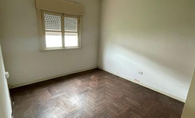 Excelente Casa a una cuadra de la estación de Glew.