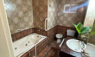 Excelente Casa a una cuadra de la estación de Glew.