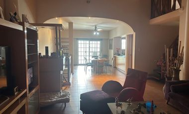 AMPLIO GALPÓN Y HERMOSA CASA EN PLANTA ALTA