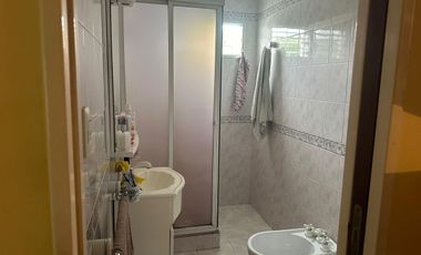 AMPLIO GALPÓN Y HERMOSA CASA EN PLANTA ALTA