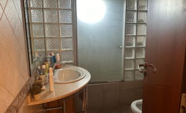 AMPLIO GALPÓN Y HERMOSA CASA EN PLANTA ALTA