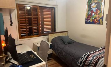 AMPLIO GALPÓN Y HERMOSA CASA EN PLANTA ALTA