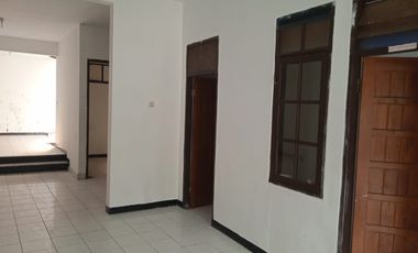 Disewa Rumah Terawat Nyaman di Taman Kopo Indah I