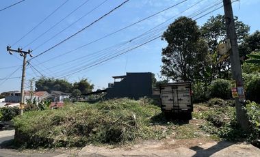 Jual tanah Hoek di jl Cipageran