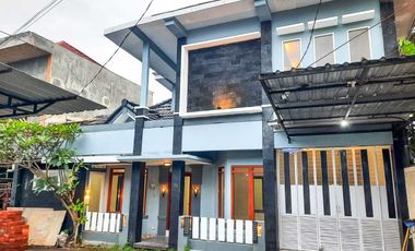 Dijual murah Rumah 2 lantai siap huni di Sleman, dekat SCH