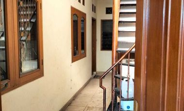 isewa rumah Rapih siap huni di Tebet Barat Jakarta Selatan