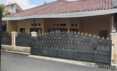 isewa rumah Rapih siap huni di Tebet Barat Jakarta Selatan