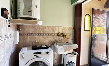 CASA LOTE PROPIO DE 5 AMBIENTES PROXIMO A GRAL PAZ