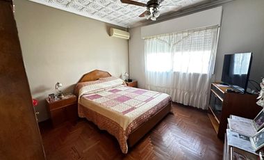 CASA LOTE PROPIO DE 5 AMBIENTES PROXIMO A GRAL PAZ