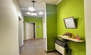 CASA LOTE PROPIO DE 5 AMBIENTES PROXIMO A GRAL PAZ