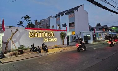 Rumah 3 Lantai Pinggir Jalan Utama Depan Kampus