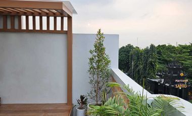 Rumah 3 Lantai Pinggir Jalan Utama Depan Kampus