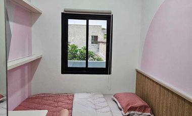 Rumah 3 Lantai Pinggir Jalan Utama Depan Kampus