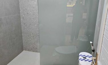 Rumah 3 Lantai Pinggir Jalan Utama Depan Kampus