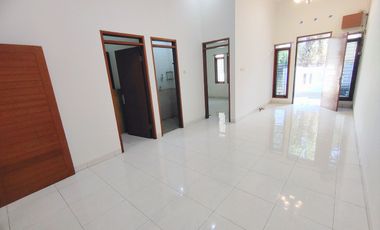 JUAL CEPAT Rumah Baru Renovasi di Taman Kopo Indah III Blok A