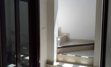 DIJUAL VILLA MEWAH 2 LANTAI KAWASAN KUTA SELATAN ADA KOLAM RENANG