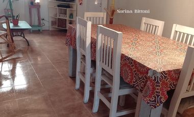 Casa con jardin mas departamento  en block