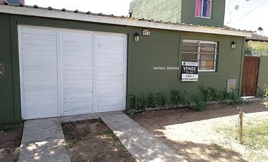 Casa con jardin mas departamento  en block