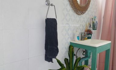 Casa con jardin mas departamento  en block