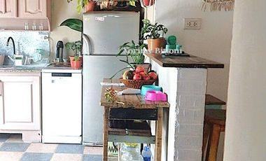 Casa con jardin mas departamento  en block