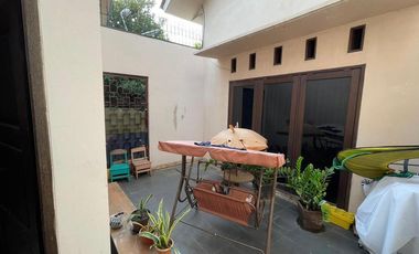 DIJUAL RUMAH TINGGAL DENGAN HALAMAN LUAS DI MEDAN SATRIA BEKASI