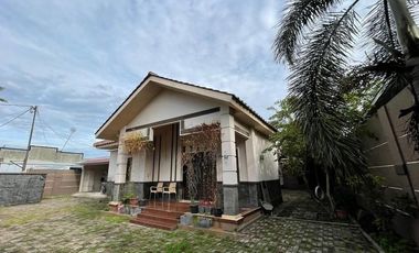 DIJUAL RUMAH TINGGAL DENGAN HALAMAN LUAS DI MEDAN SATRIA BEKASI