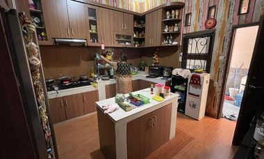 DIJUAL RUMAH TINGGAL DENGAN HALAMAN LUAS DI MEDAN SATRIA BEKASI