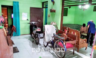 Rumah Ponorogo Tambakbayan Utara Alun Alun