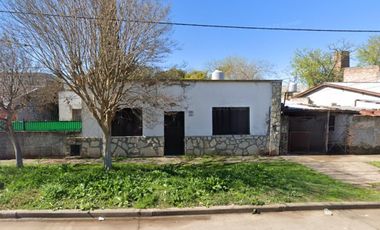 Excelente casa sobre Mitre