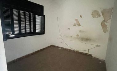 Excelente casa sobre Mitre