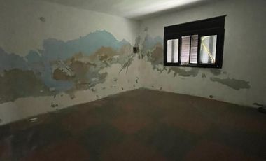 Excelente casa sobre Mitre