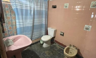 Excelente casa sobre Mitre