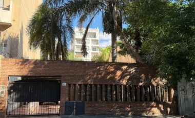 HERMOSA CASA  4 AMBIENTES CON COCHERA