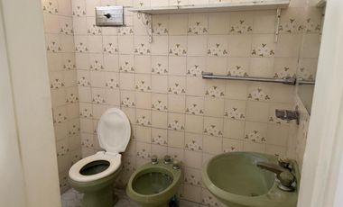 HERMOSA CASA  4 AMBIENTES CON COCHERA