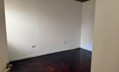 HERMOSA CASA  4 AMBIENTES CON COCHERA