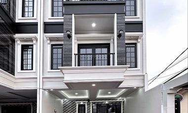 Rumah mewah harga murah  di jakarta selatan dekat pintu tol cilandak