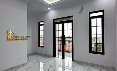 Rumah mewah harga murah  di jakarta selatan dekat pintu tol cilandak