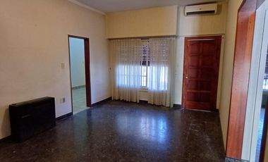 CASA 4 AMB CON GARAGE Y QUINCHO