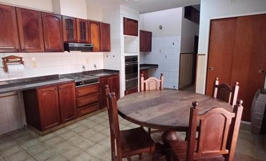 CASA 4 AMB CON GARAGE Y QUINCHO