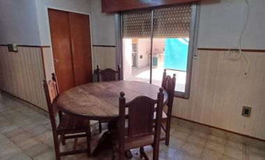 CASA 4 AMB CON GARAGE Y QUINCHO
