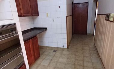 CASA 4 AMB CON GARAGE Y QUINCHO