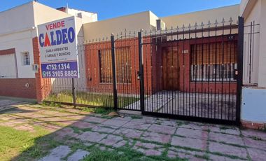 CASA 4 AMB CON GARAGE Y QUINCHO