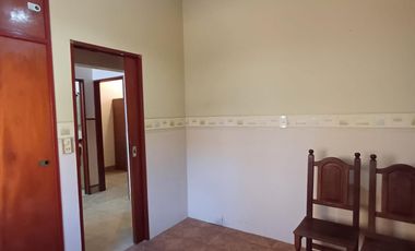 CASA 4 AMB CON GARAGE Y QUINCHO