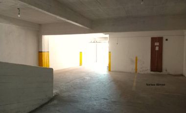 Muy buena cochera en edificio residencial