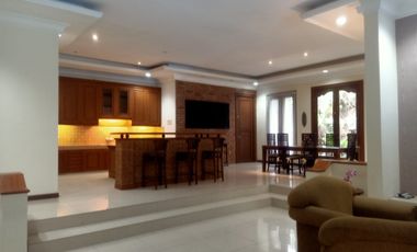 Dijual Rumah Lux  1 lantai   full furnished dengan kolam renang