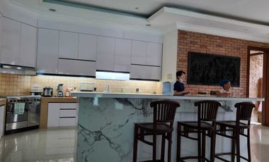 Dijual Rumah Lux  1 lantai   full furnished dengan kolam renang