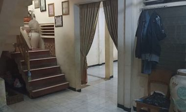Rumah 2 lantai luas 119 m2 harga 1,9 Milyar di Waru, Sidoarjo