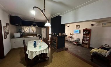 Hermosa casa quinta compuesta por 3 casas en un Lote