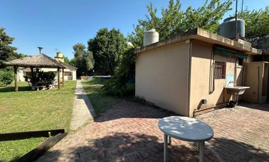 Hermosa casa quinta compuesta por 3 casas en un Lote